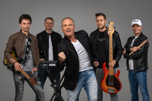 Vili Resnik z glasbeno skupino